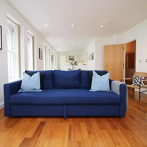  Apartment No 2 Under The Clock By Ssw - 2br, Right In The Centre, Sleeps 6
